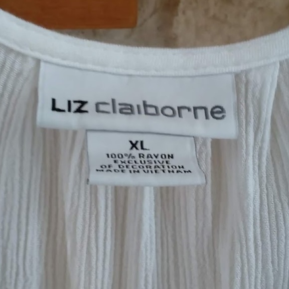 NWOT - Liz Claiborne white peasant style top - Picture 3 of 6